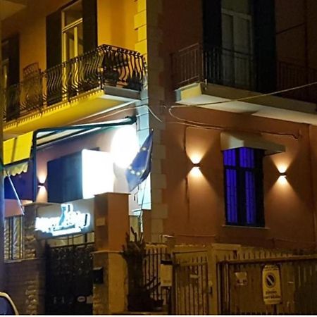 נאפולי Hotel Taromy מראה חיצוני תמונה