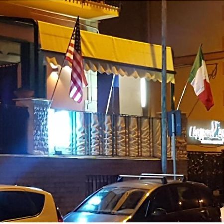 נאפולי Hotel Taromy מראה חיצוני תמונה
