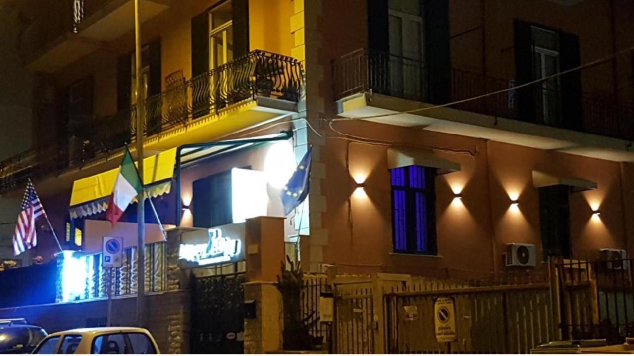 נאפולי Hotel Taromy מראה חיצוני תמונה