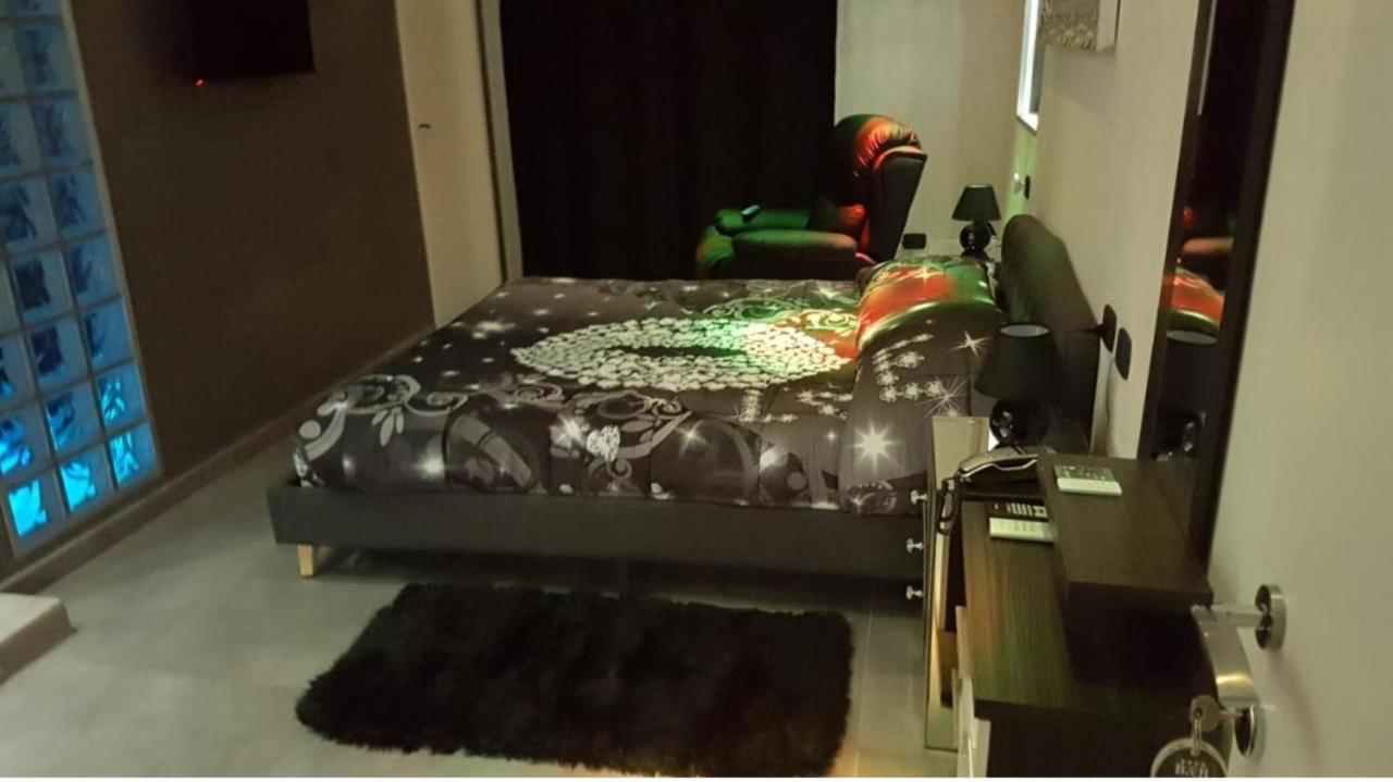 נאפולי Hotel Taromy מראה חיצוני תמונה