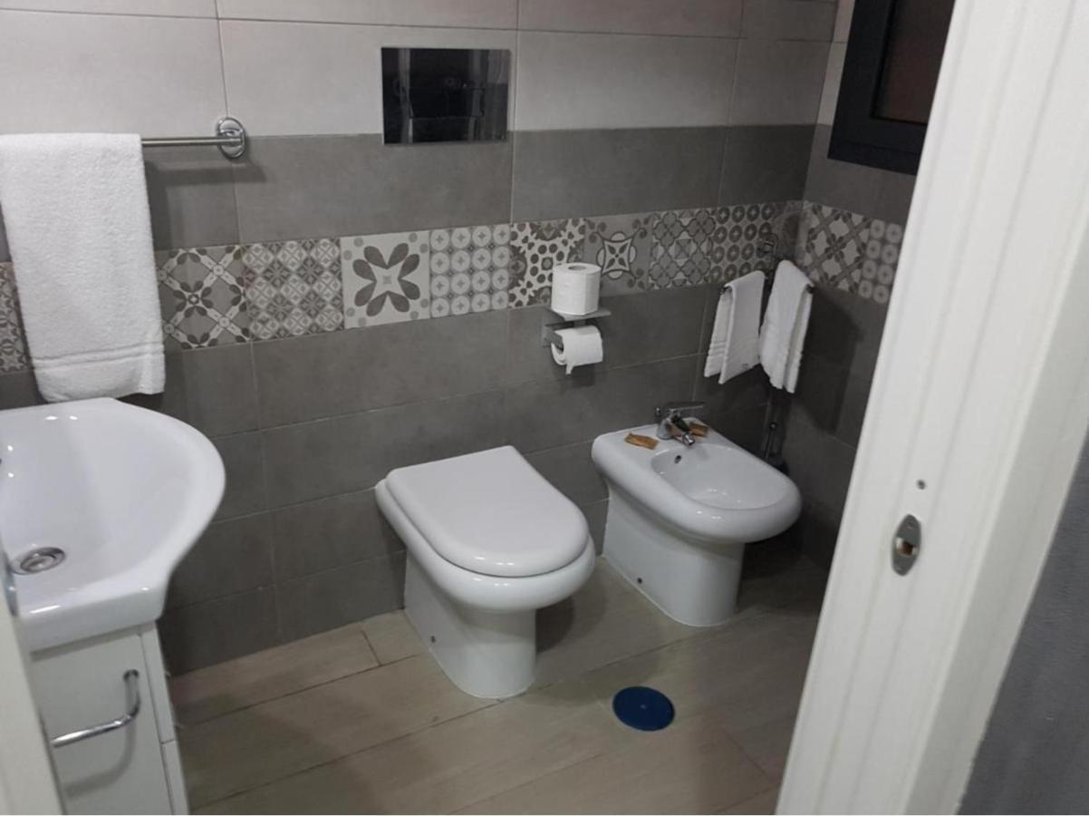 נאפולי Hotel Taromy מראה חיצוני תמונה