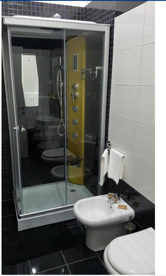 נאפולי Hotel Taromy מראה חיצוני תמונה